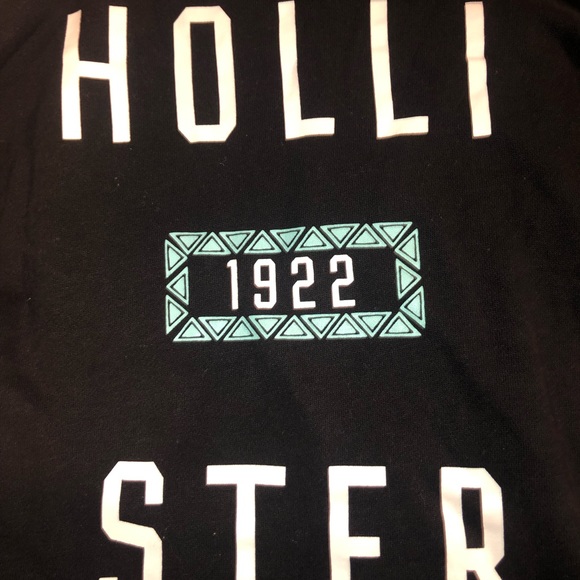 Hollister Sweatshirt - Picture 2 of 3